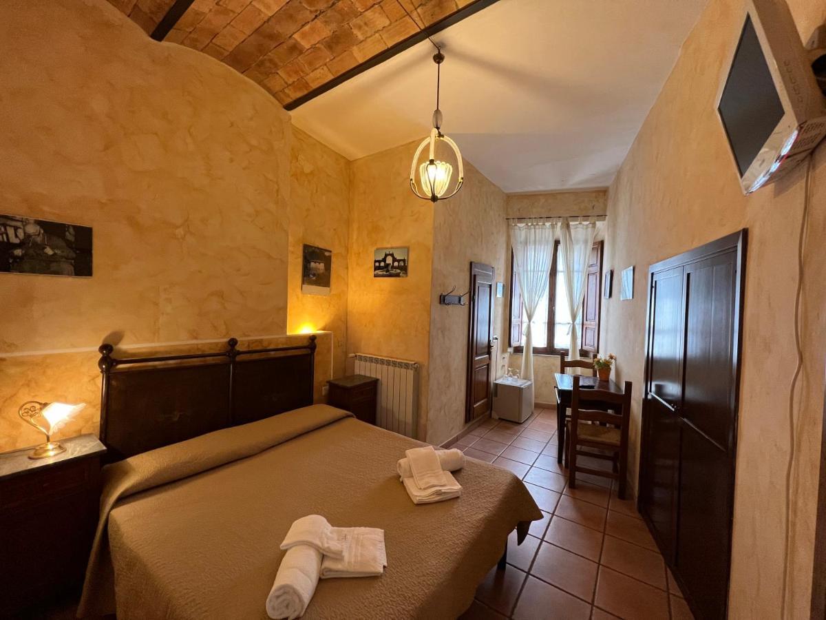 Affittacamere Licenza N.1 Presso La Magica Torre Pitigliano Dış mekan fotoğraf