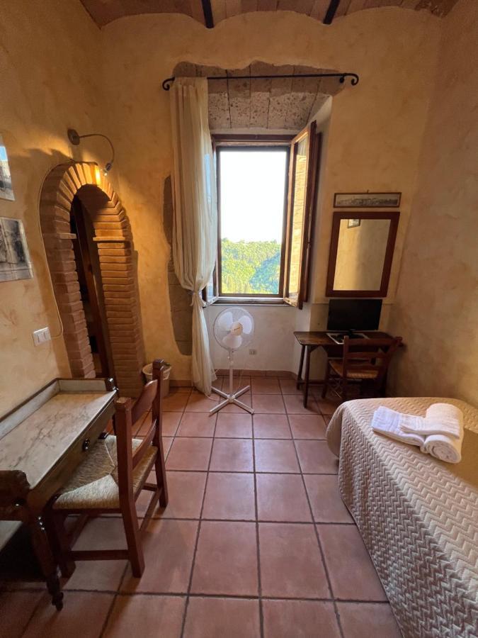 Affittacamere Licenza N.1 Presso La Magica Torre Pitigliano Dış mekan fotoğraf