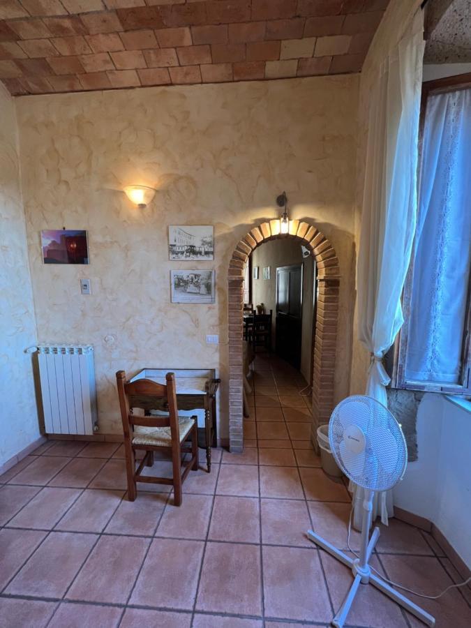 Affittacamere Licenza N.1 Presso La Magica Torre Pitigliano Dış mekan fotoğraf