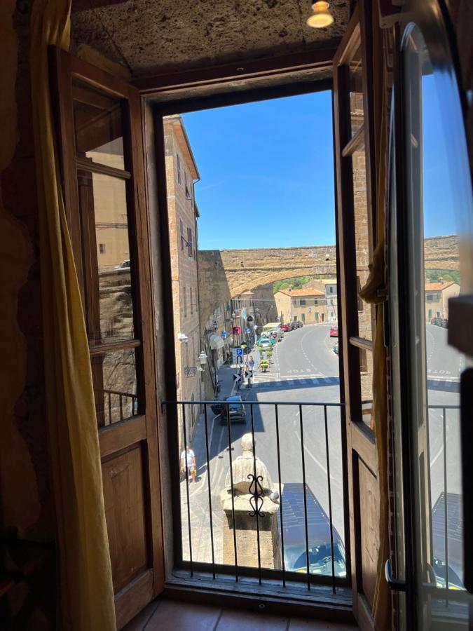 Affittacamere Licenza N.1 Presso La Magica Torre Pitigliano Dış mekan fotoğraf