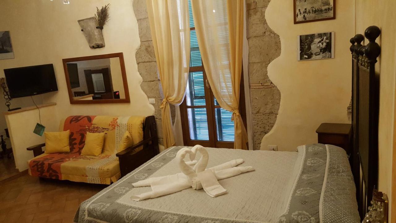 Affittacamere Licenza N.1 Presso La Magica Torre Pitigliano Dış mekan fotoğraf